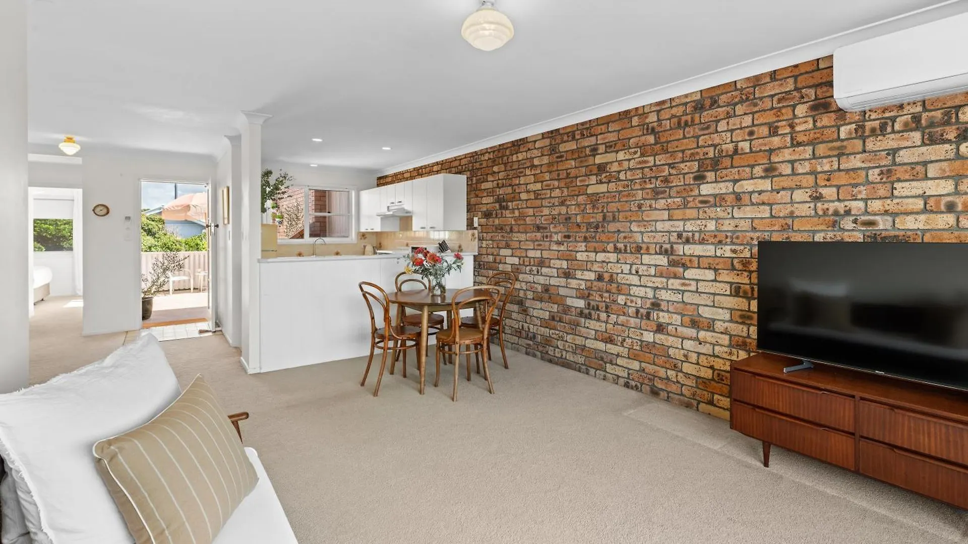 Sun Soaked Apartment Lennox Head